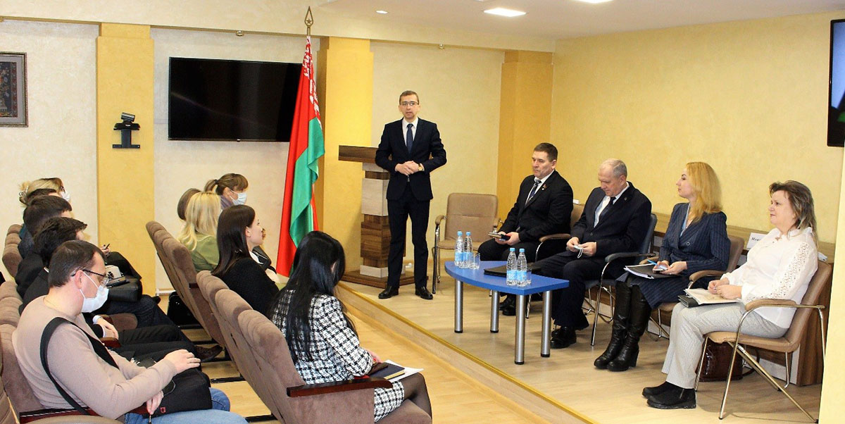 В Гомеле состоялось обсуждение проекта изменений и дополнений Конституции Республики Беларусь 