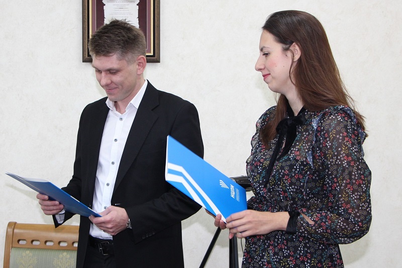 Вручение впервые принятым в члены Белорусской нотариальной палаты нотариусам сертификатов на доступ к системе «ЭТАЛОН-ONLINE»