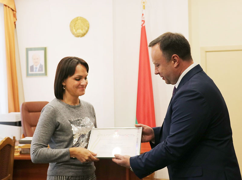 Благодарность директора НЦПИ была объявлена начальнику управления информационно-аналитической и организационно-кадровой работы Веронике Пашуриной. 