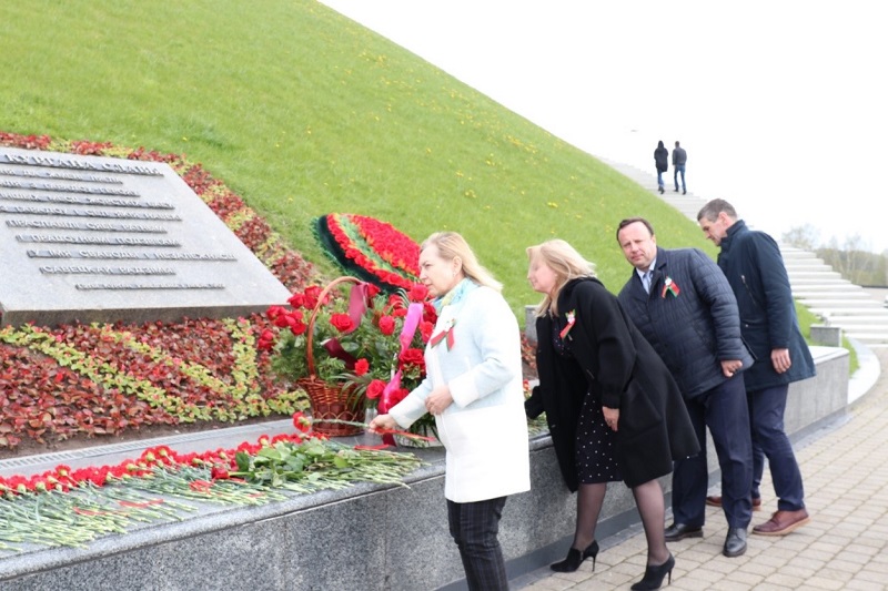 Андрей Мательский принял участие в церемонии возложения цветов у подножия Мемориального комплекса «Курган Славы»