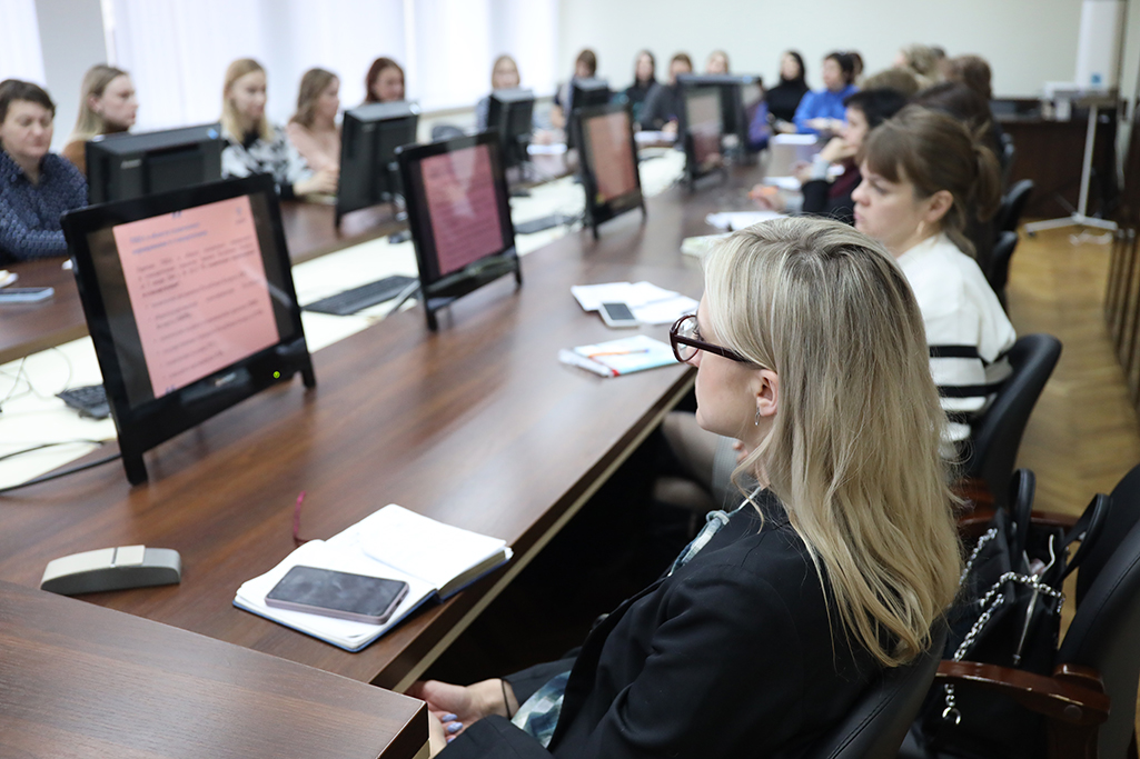 Представители Центра провели лекции для слушателей Академии управления 