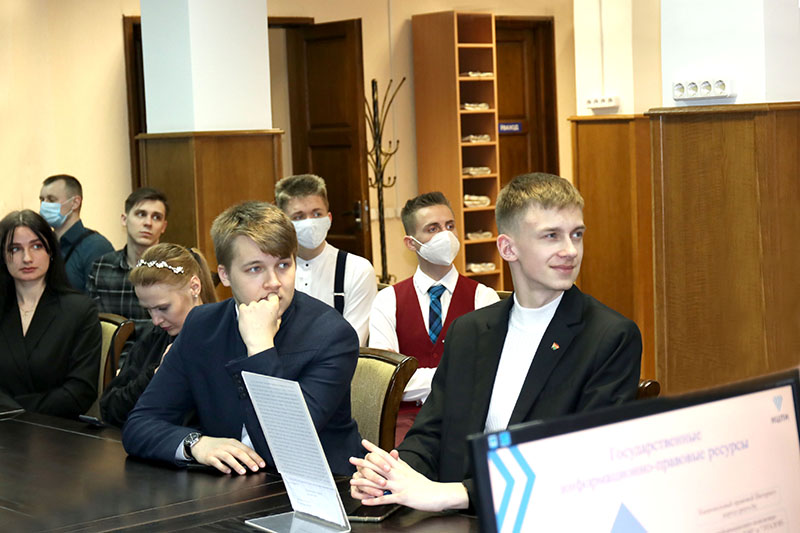 14 марта в Президентской библиотеке Республики Беларусь состоялся круглый стол «Конституция Республики Беларусь – основа правовой системы государства. Законодательное обеспечение реализации молодежной политики в Республике Беларусь».